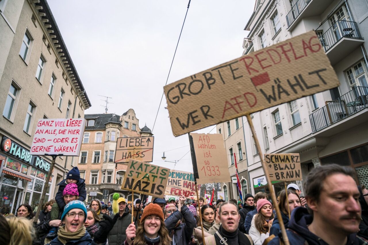 Proteste masive în Germania împotriva extremei drepte cu câteva săptămâni înainte de alegeri: „Nu RASISMULUI, nu urii”