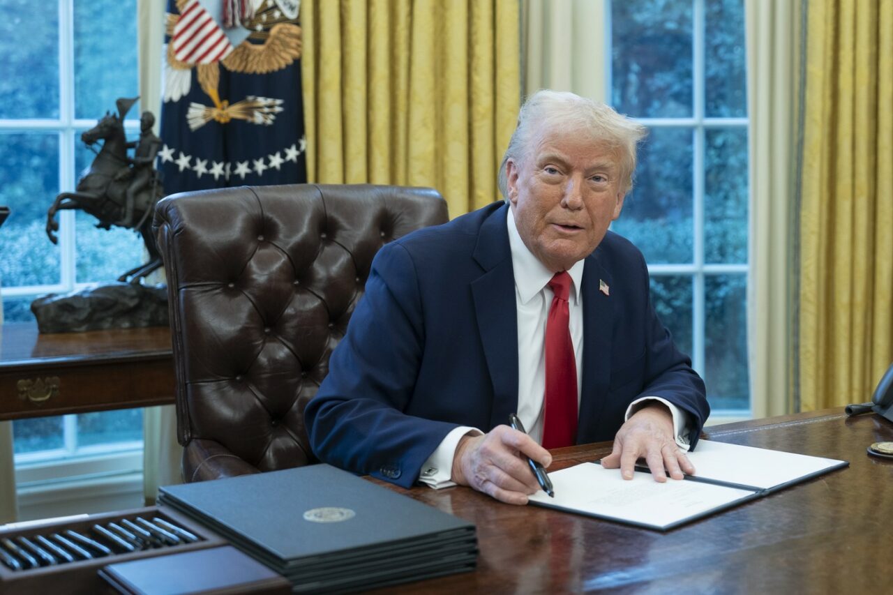 Avertismentul lui Trump: „Al Treilea RĂZBOI Mondial nu este departe. Încerc să restabilesc pacea în lume”