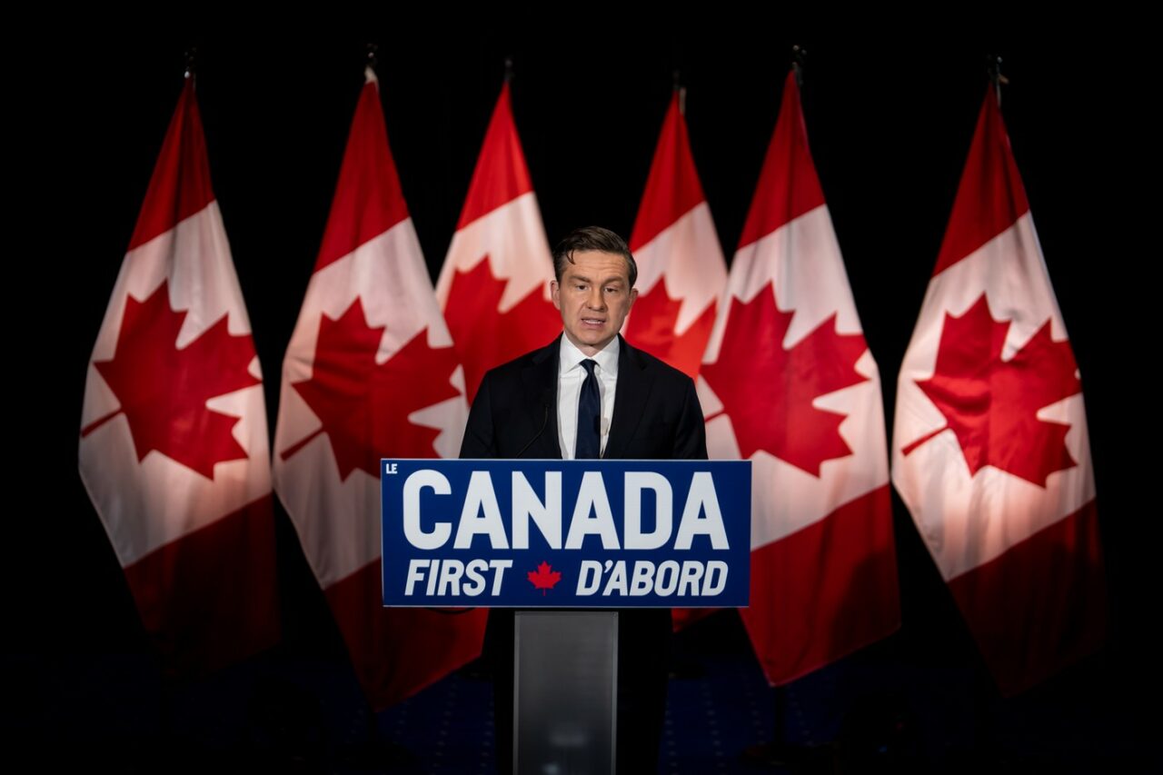 Liderul opoziției din CANADA dorește reducerea ajutorului extern pentru a construi o bază militară în Arctica