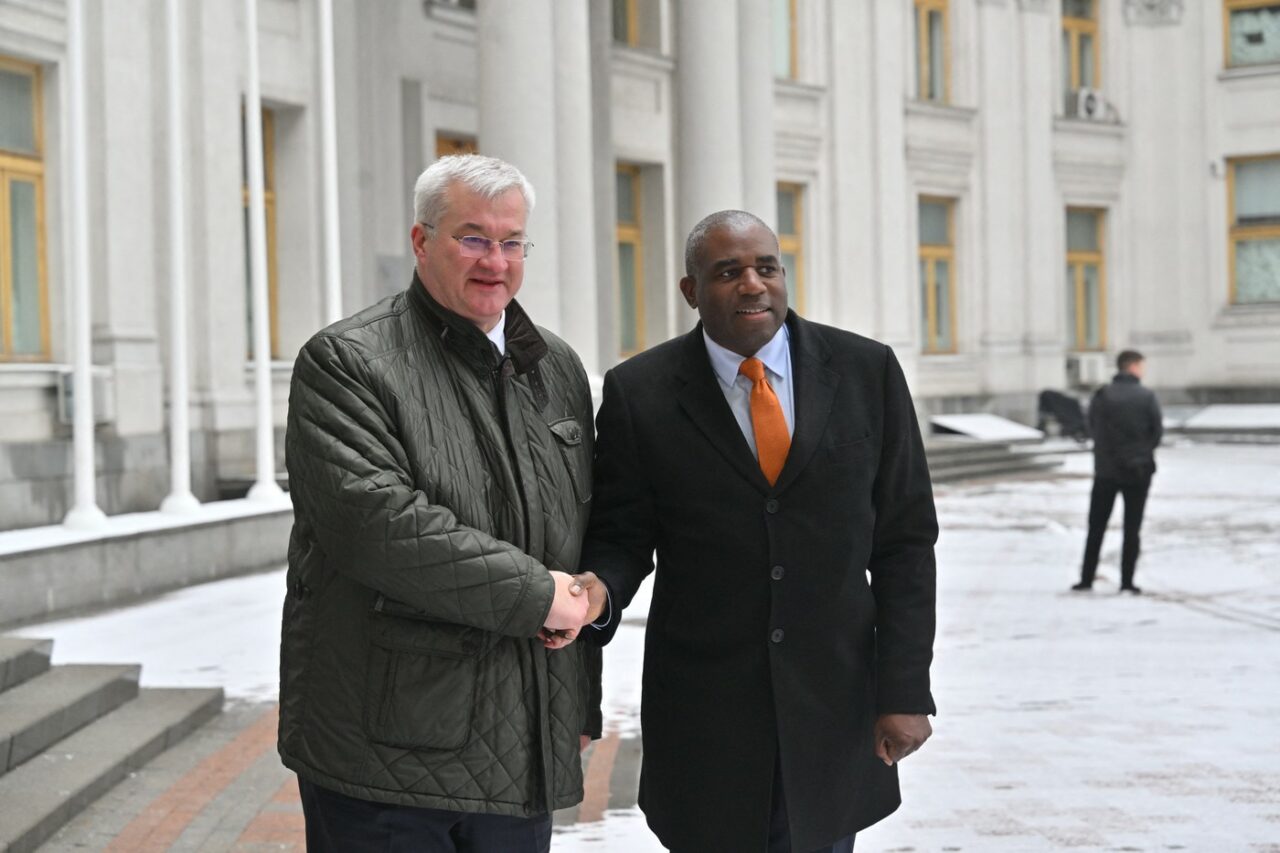 Ministrul de Externe al Marii Britanii face o vizită oficială în Ucraina/ Oficialul anunță un ajutor financiar acordat Kievului