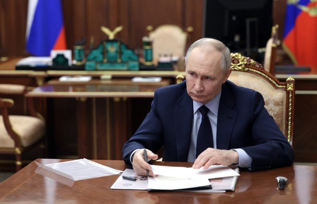 KREMLIN: Apelul lui Zelenski pentru furnizarea de armament nuclear Ucrainei este ”aproape de nebunie”