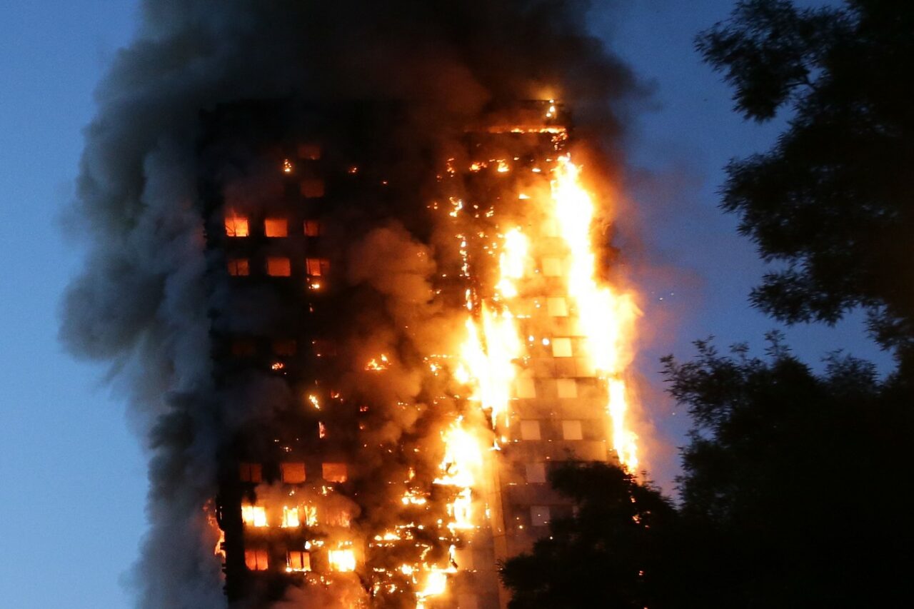 Marea Britanie: Turnul Grenfell va fi demolat, la aproape opt ani după incendiul care a distrus clădirea și a dus la moartea a 72 de oameni