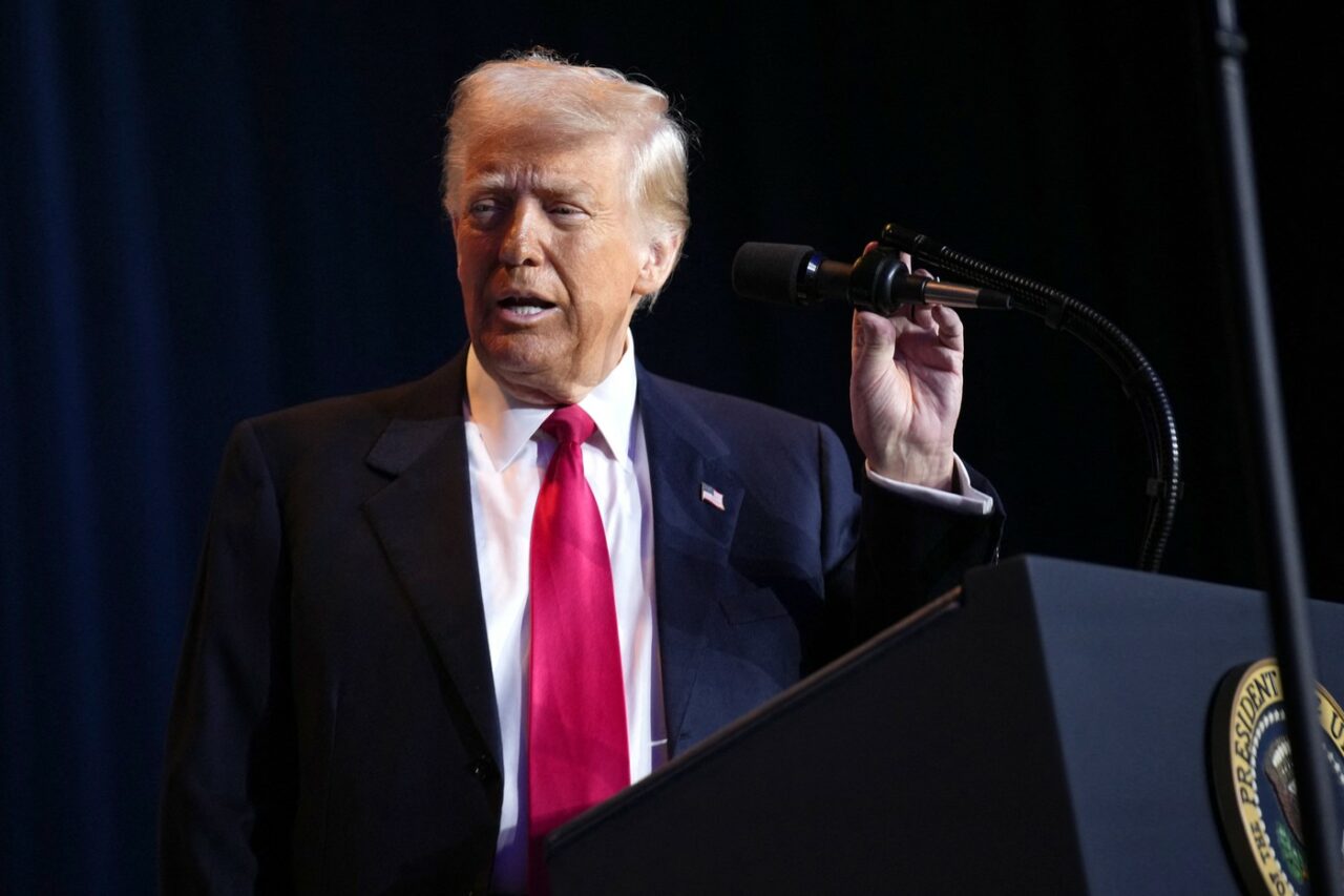 Administrația TRUMP sancționează o rețea care transferă petrol din Iran în China /Washingtonul va contracara programul nuclear iranian
