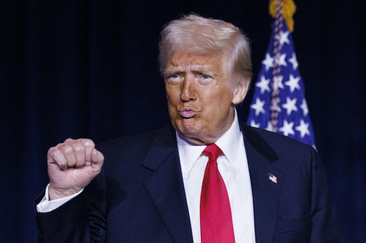Trump acuzat că primește mită mascată în investiții în Memecoin-ul $TRUMP. Două miliarde de dolari pierdute de investitori