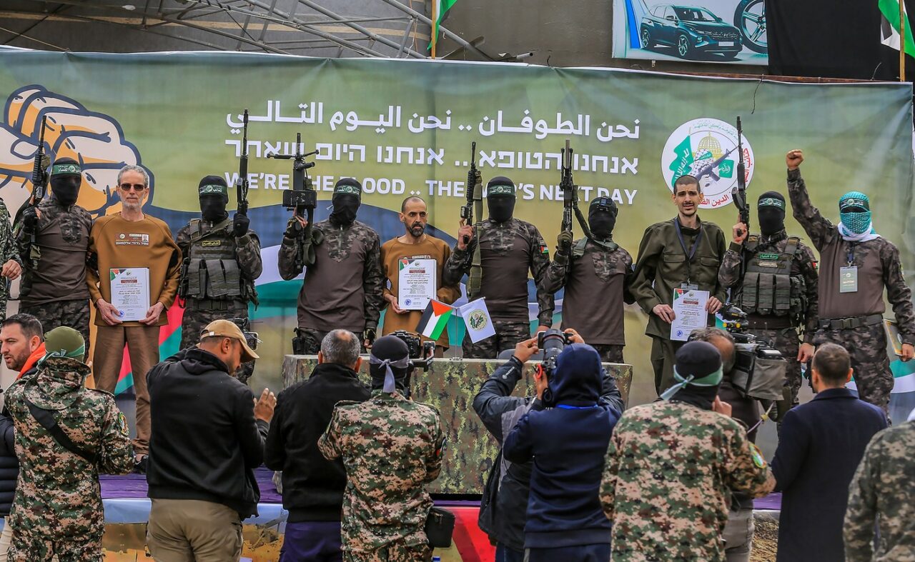 Brutalitate cosmetizată. The Jerusalem Post: „Occidentul permite propaganda HAMAS, ostaticii plătesc prețul”