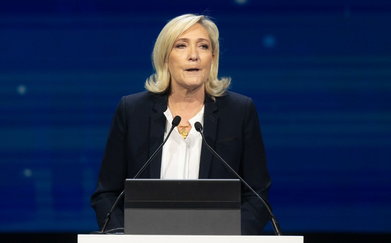Marine Le Pen îl înțelege pe Donald TRUMP, dar se teme de un război comercial între Uniunea Europeană și SUA