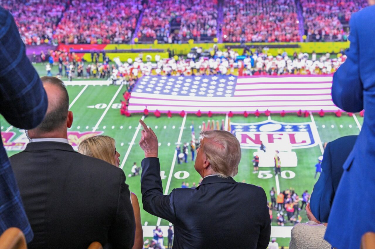 Fenomenul Super BOWL 2025. Trump, Taylor Swift, Messi și Jay-Z, printre vedetele prezente la victoria echipei Philadelphia Eagles în fața Kansas City