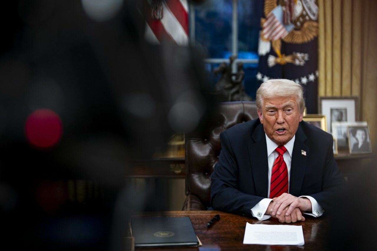 Le Monde: Pericolul unui președinte cu atitudine imperială /TRUMP vrea reconfigurarea sistemului instituțional în beneficiul Casei Albe