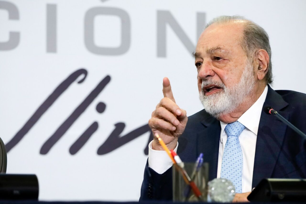 Un tweet al lui Elon Musk l-a scandalizat pe miliardarul mexican Carlos Slim. Afaceristul anulează colaborarea cu STARLINK
