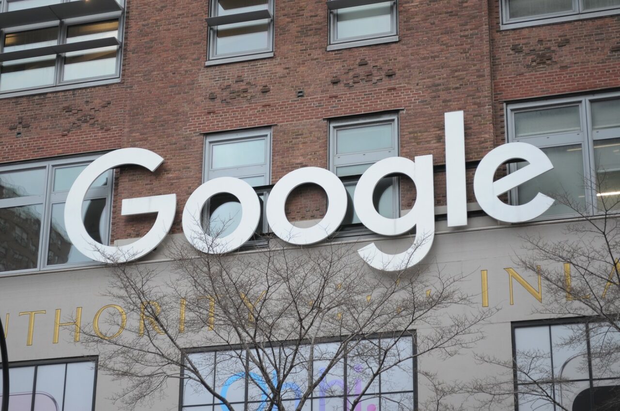 Compania GOOGLE, acuzată de colaborare cu regimurile autoritare. Au fost șterse postări împotriva Kremlinului, inclusiv de la Navalnîi