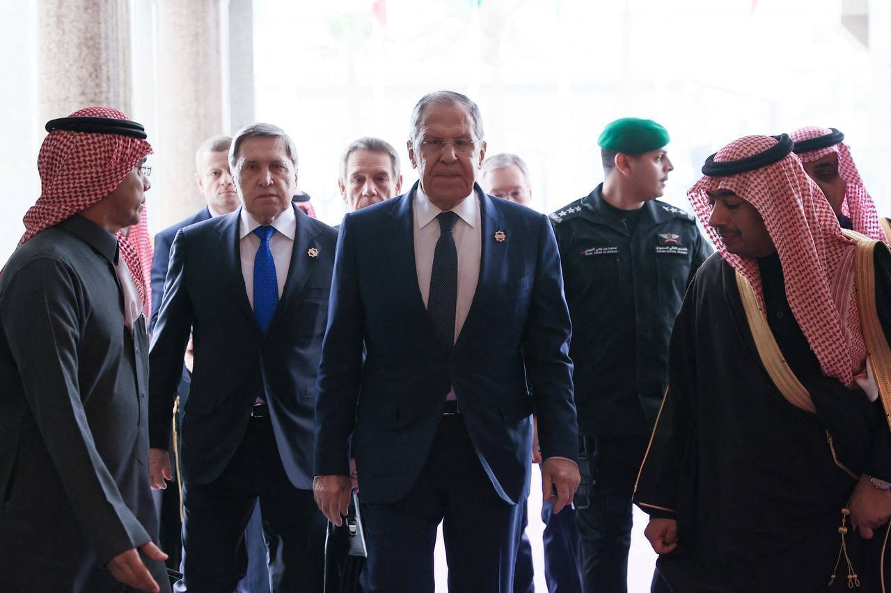 Kremlin: Vladimir Putin este dispus să DISCUTE cu Volodimir Zelenski „doar dacă va fi necesar” / Rusia spune că Ucraina are „dreptul” să adere la UE