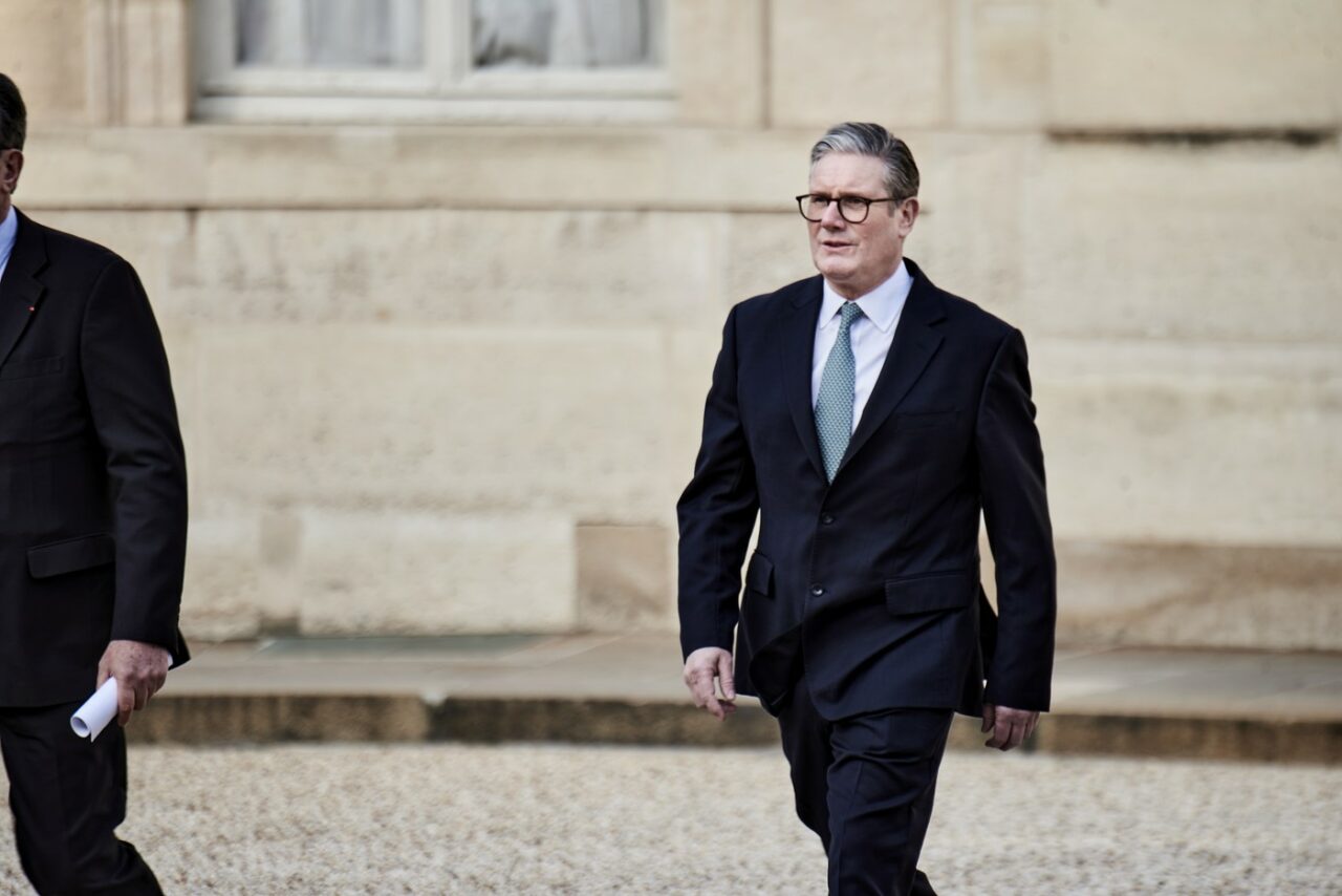 Premierul britanic salută eforturile pentru pace, dar îl apără pe Zelenski, după criticile lui Trump /Este „liderul Ucrainei ales în mod democratic”