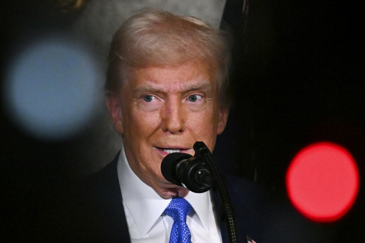 Donald Trump anunță TAXE vamale „în jur de 25%” pe IMPORTURILE de autovehicule, semiconductori și produse farmaceutice