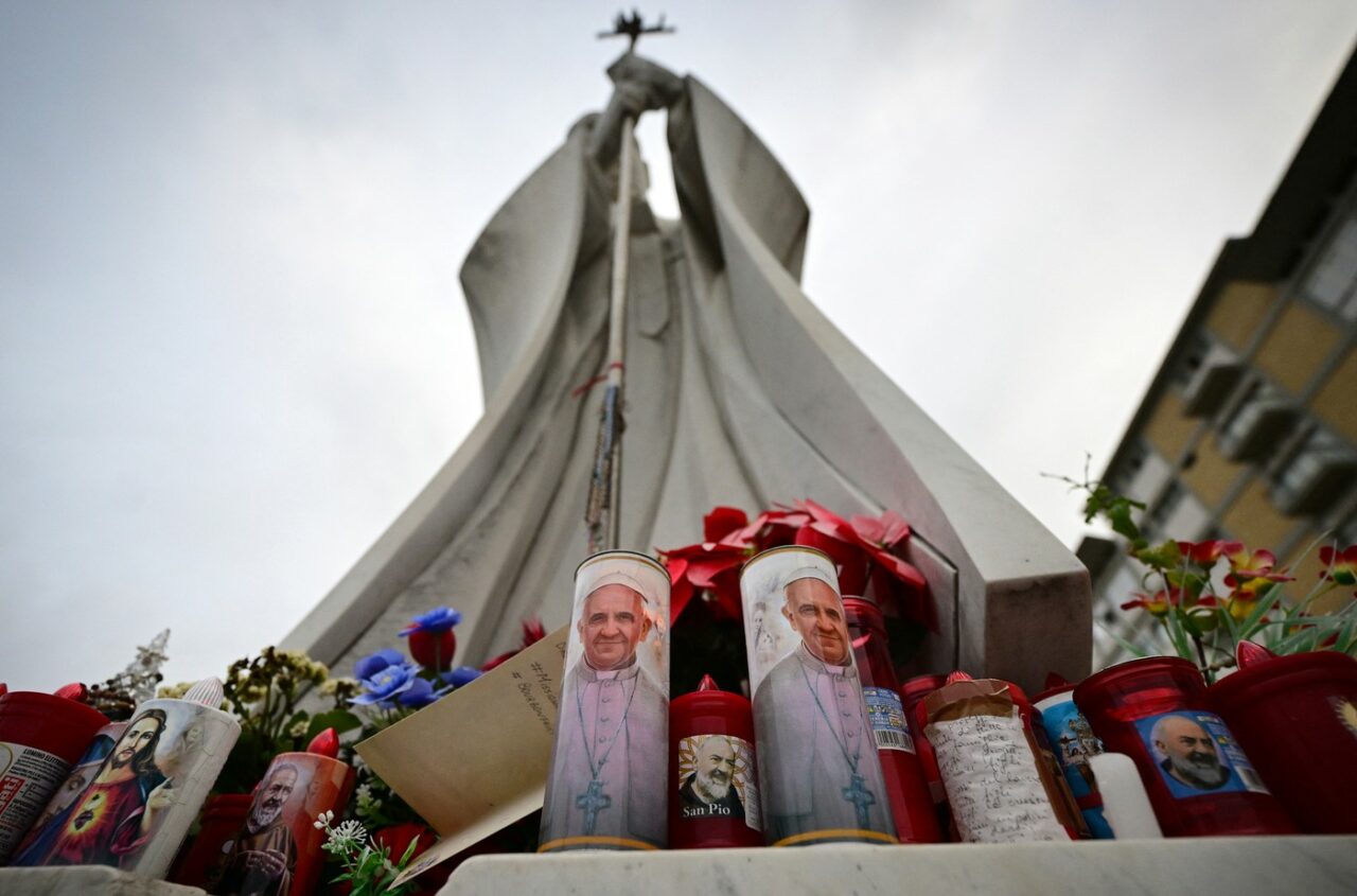 Episcopii din Italia au lansat un apel la rugăciune pentru Papa Francisc. Suveranul pontif este grav bolnav