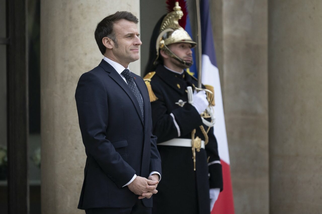 Macron, discuții cu liderii partidelor din Franța/ Dezbatere pe tema trimiterii TRUPELOR în Ucraina