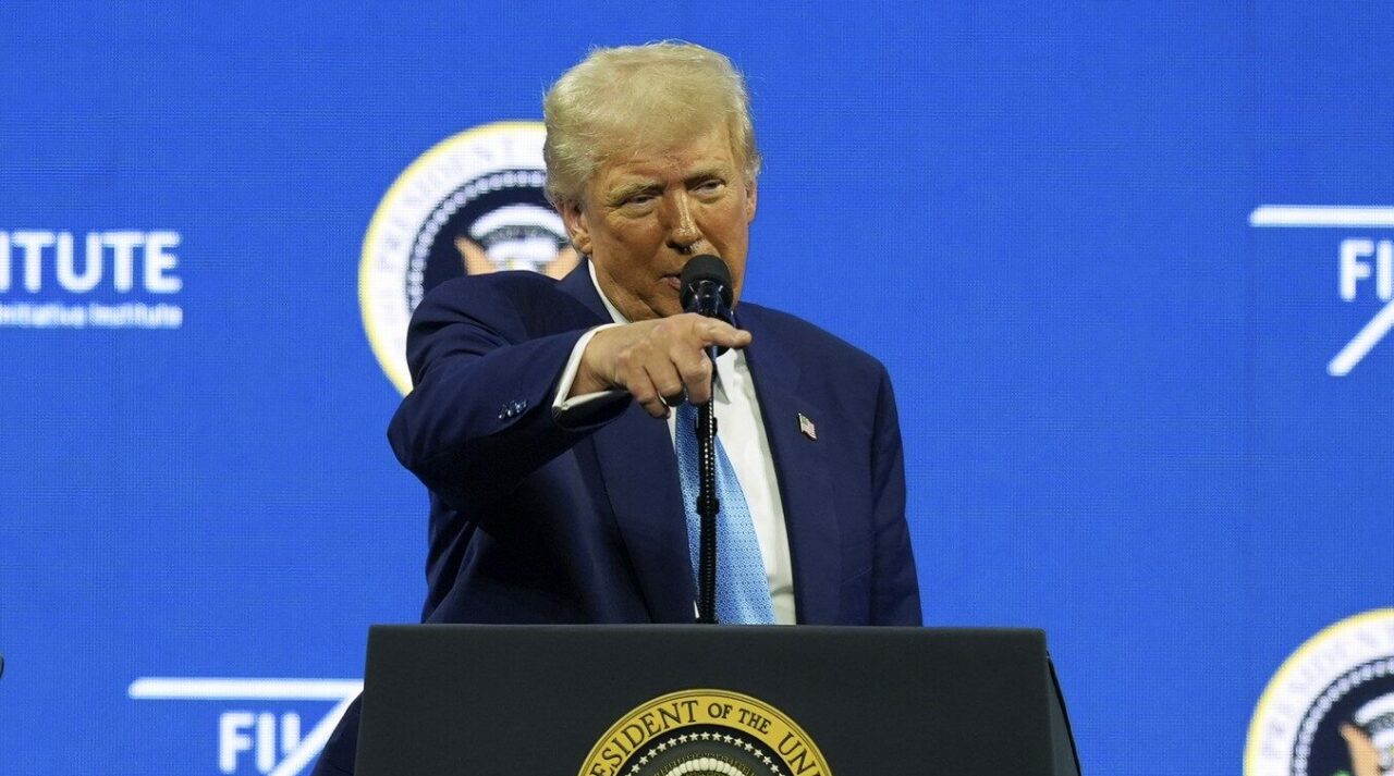 Associated Press dă în judecată oficiali ai Administrației Trump pentru că i-a fost blocat accesul la evenimentele președintelui SUA