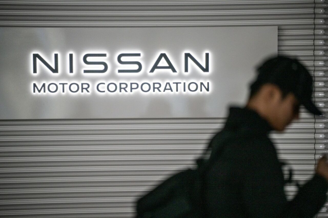 Tesla, invitată de japonezi să INVESTEASCĂ în Nissan
