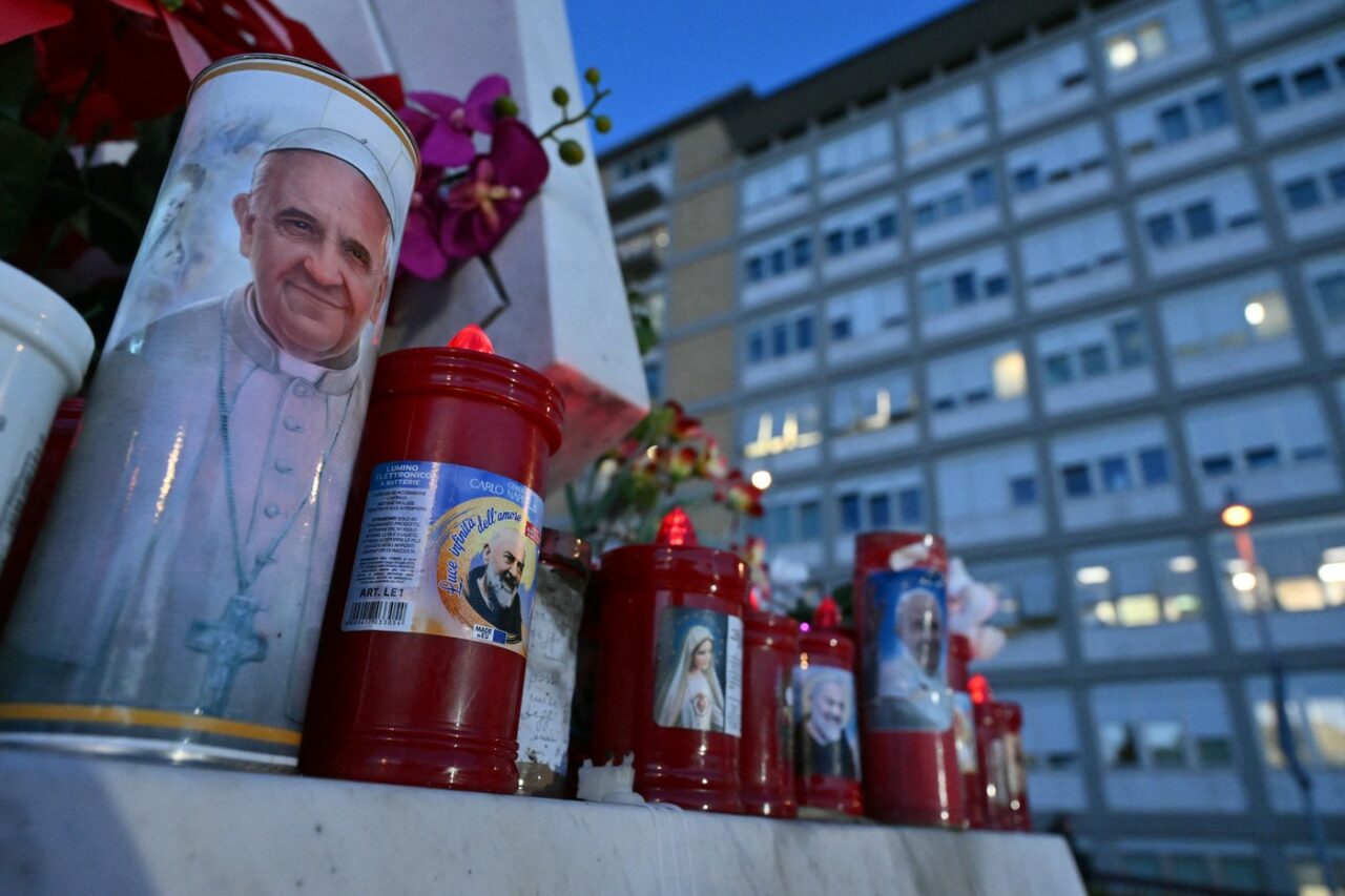 Vatican: Starea de sănătate a Papei Francisc s-a înrăutățit în ultimele 24 ore