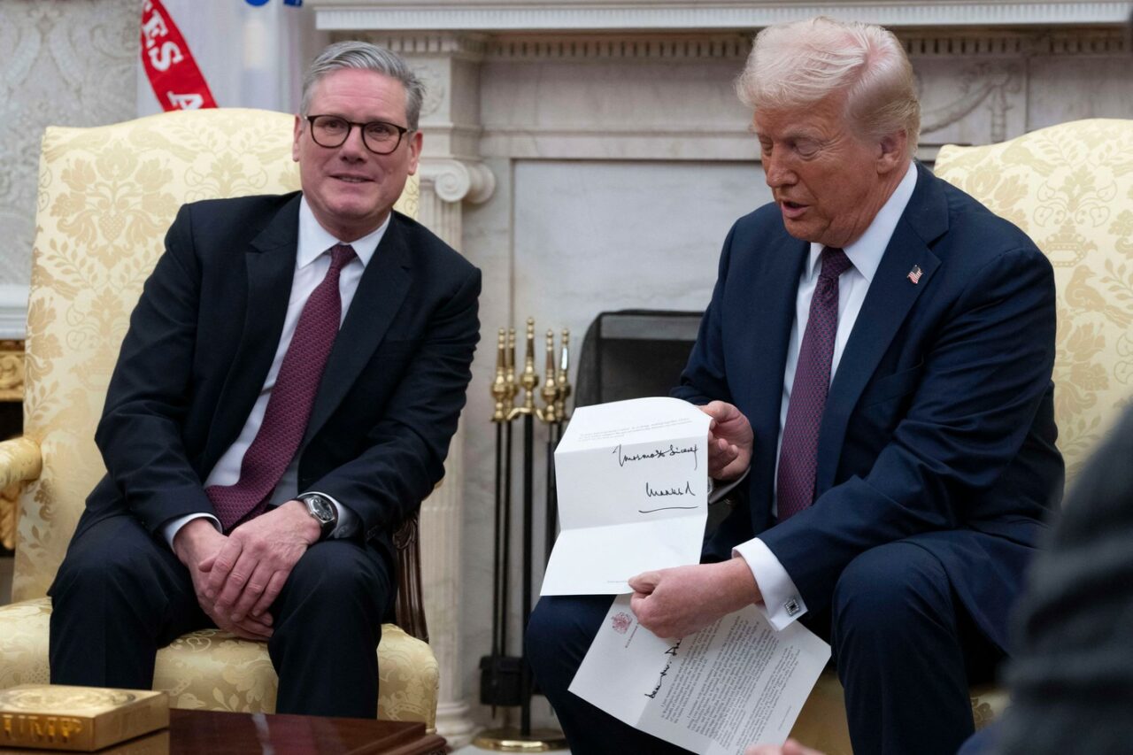 TRUMP acceptă invitația regelui Charles de a efectua o vizită de stat în Marea Britanie