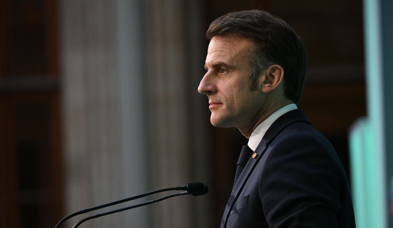 Macron solicită Algeriei să colaboreze cu Franța pe tema imigrației/ „Nu trebuie ca relațiile să devină obiectul jocurilor POLITICE”