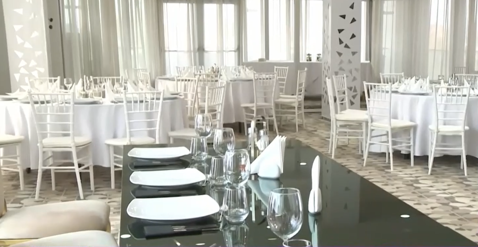 Petrecerile de 1 și 8 martie, mai SCUMPE anul acesta. Cât ar putea costa acum o cină romantică la restaurant