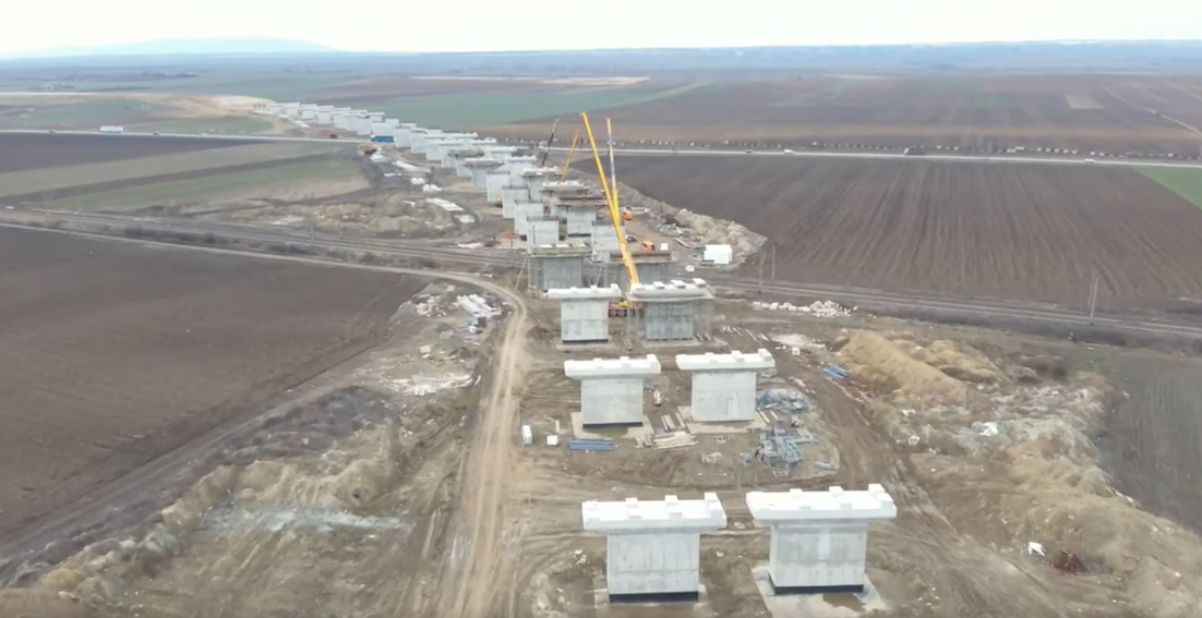 Ministrul Transporturilor: Stadiul fizic pe Lotul 2 al AUTOSTRĂZII A7 Focşani-Bacău este de 42%. Când s-ar putea circula