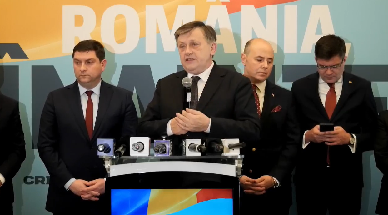 Crin ANTONESCU: În ultimii zece ani nu am contribuit la bugetul de stat, dar nici nu am păgubit bugetul de stat. N-am dat un leu, n-am luat un leu
