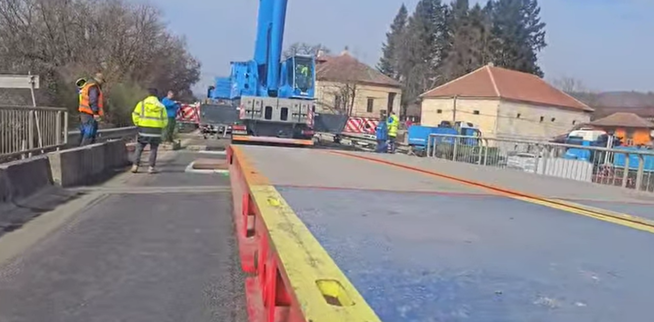 CNAIR: Platforma „flyover” pentru CONVOIUL agabaritic de 788 de tone, montată pe DN 7