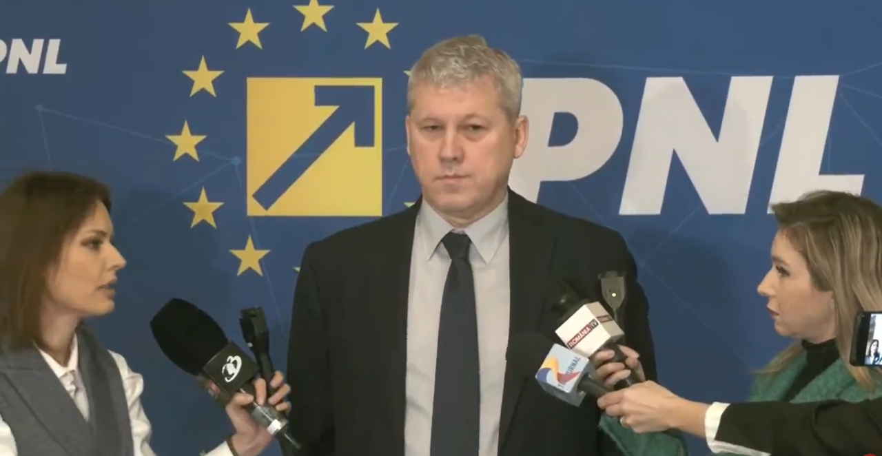Ministrul de Interne, despre ARMAMENTUL găsit la Potra: Societatea nu va tolera aşa ceva / Este periculoasă asocierea acestor grupuri cu politicieni