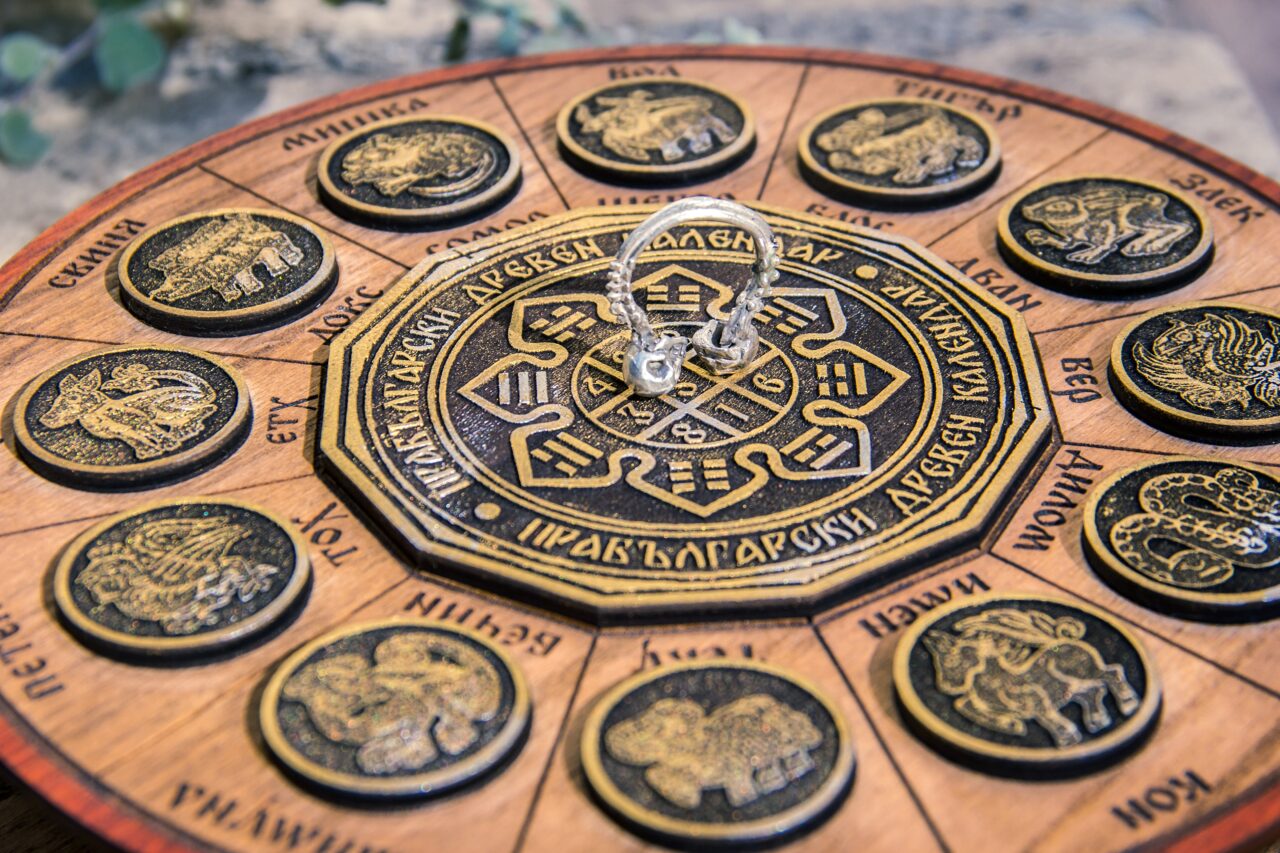 Cele TREI zodii din horoscopul chinezesc care au noroc la BANI în februarie 2025. Nativii din zodia Porcului ies din zona lor de confort