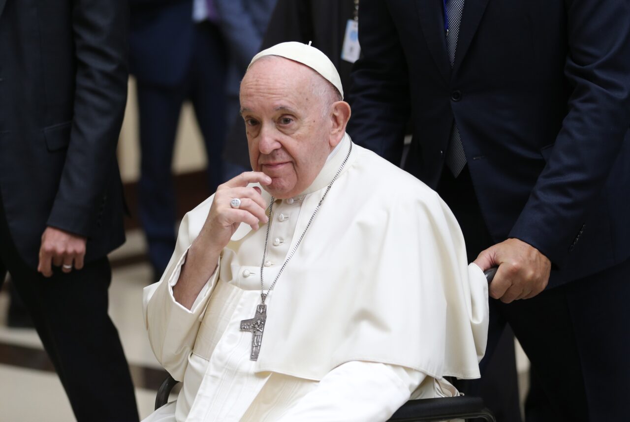 Mii de pelerini s-au rugat pentru sănătatea Papei Francisc, la spitalul din Roma: „Sperăm că Dumnezeu îl va proteja întotdeauna pe Sfântul Părinte”