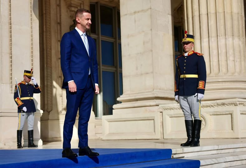 Alfred SIMONIS, reacție la demisia lui Iohannis/Președinția a căzut deja. Imaginația bolnavă a unora poate naște un erou din orice Călin
