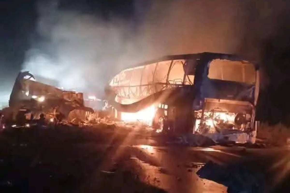 Tragedie în Mexic. Cel puțin 41 de persoane au murit, după coliziunea între un autocar și un camion
