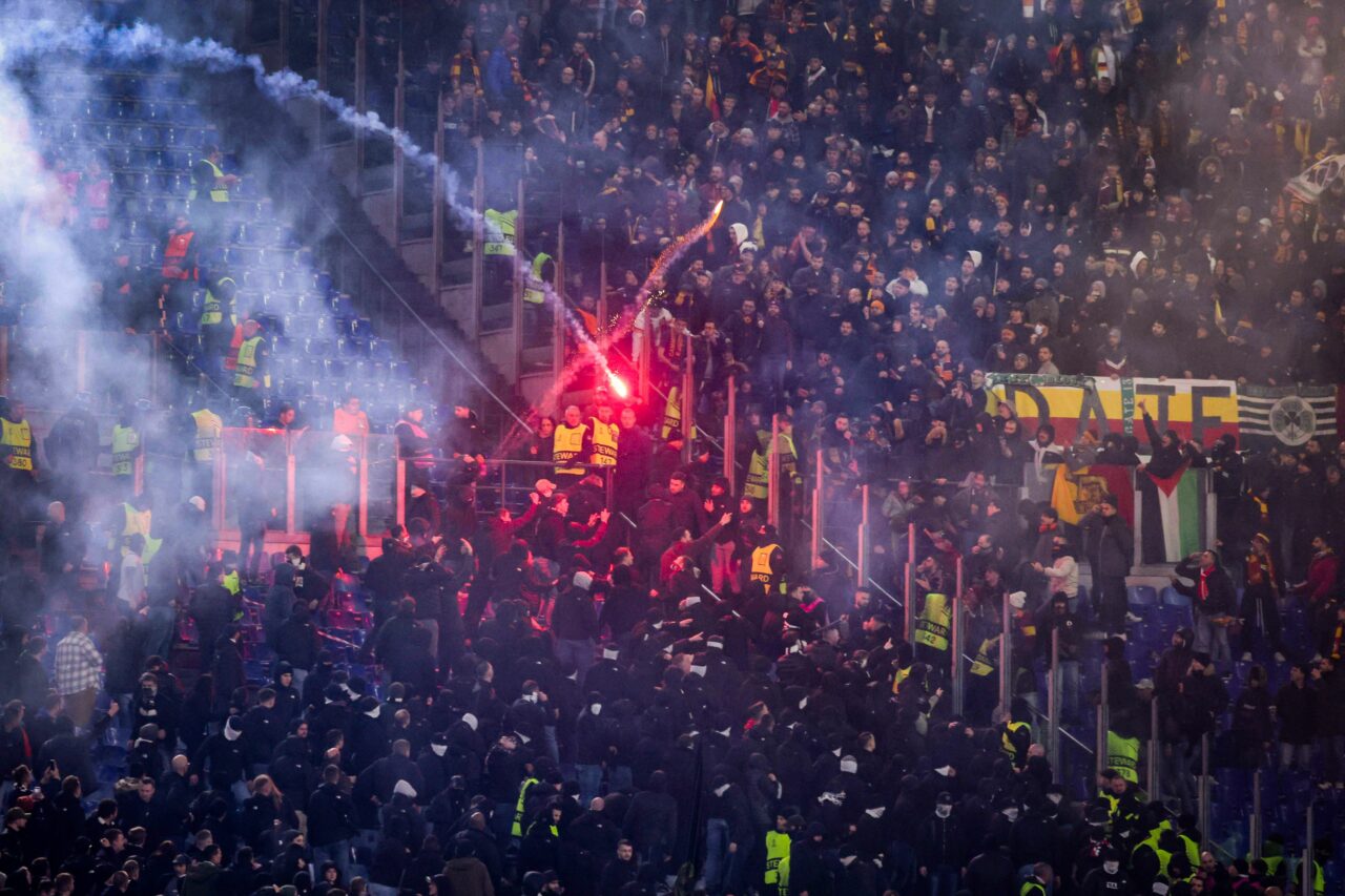 Trei cluburi MARI de fotbal au fost sancționate de UEFA pentru comportamentul fanilor