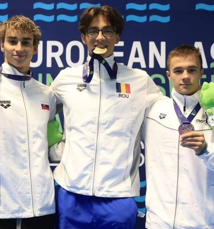 Campionul care e ANTRENAT de un medic. „Le fac pe amândouă în paralel”