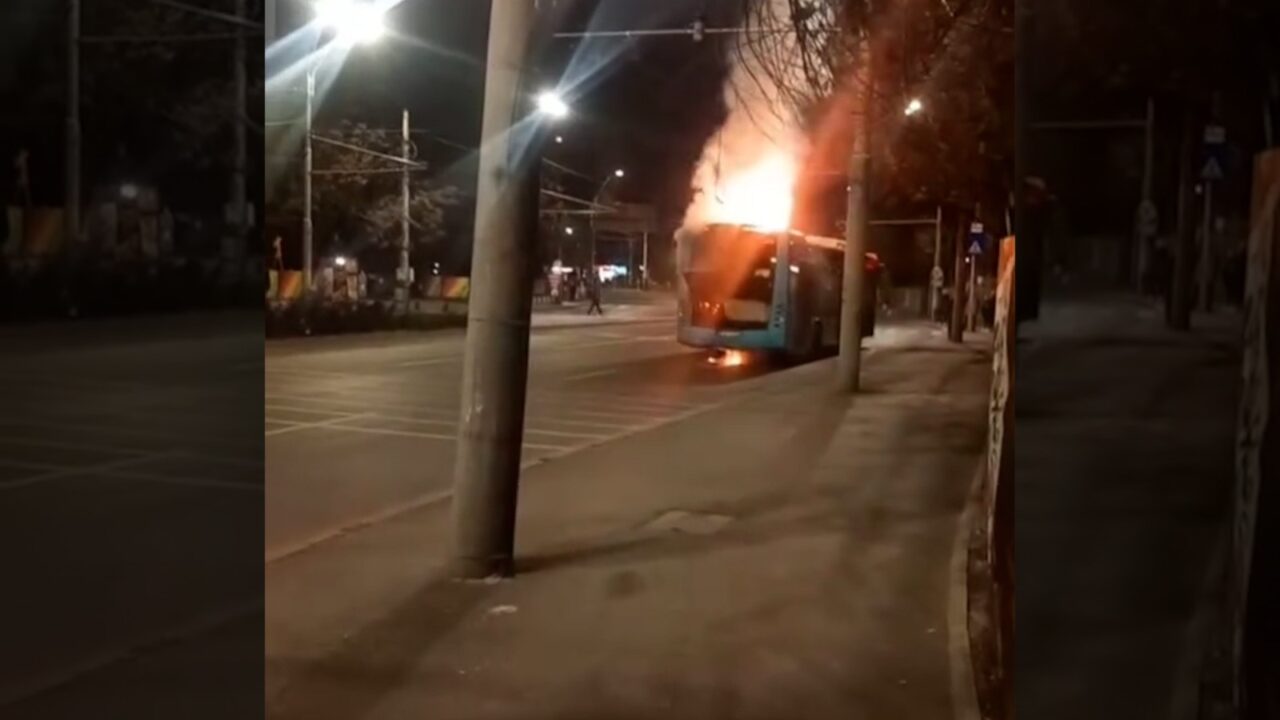 Din ce cauză a luat foc autobuzul OTOKAR STB din București. „Verificăm instalațiile la tot parcul de vehicule”