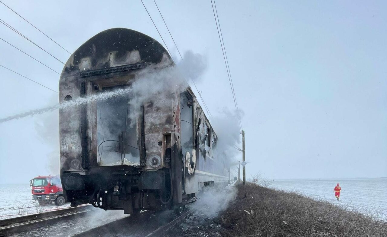 PLAN ROȘU activat în Olt! Vagonul unui tren cu 70 de călători a luat foc. Care sunt RUTELE afectate de incident
