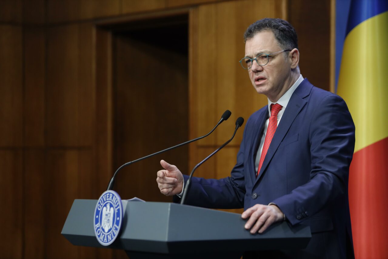 Radu Oprea anunță TĂIERI de posturi în administrația publică. Ce instituții sunt vizate?