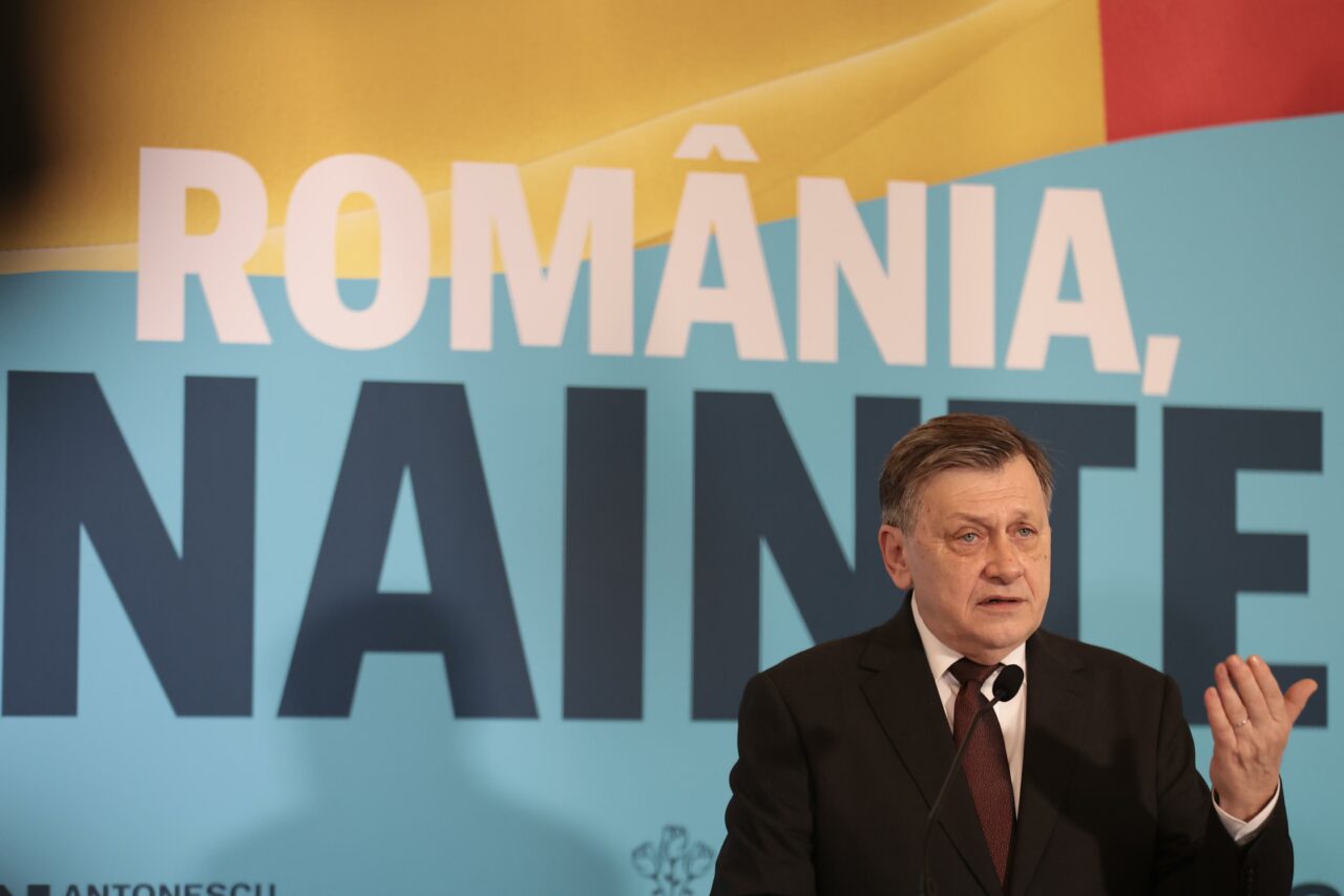 Crin Antonescu INFIRMĂ că l-ar fi propus premier pe GEORGESCU. „La vremea respectivă, acesta avea niște idei NORMALE, sănătoase”