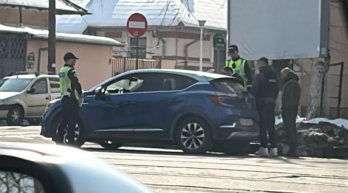 Poliția Română dezminte că l-a pus pe Călin Georgescu cu mâinile pe perete/”Sună la interfonul unei clinici și așteaptă să se răspundă la interfon””