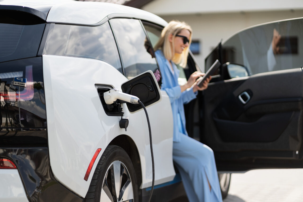 Prima ȚARĂ care a eliminat aproape complet mașinile pe combustibil. Peste 96% dintre vehiculele înmatriculate sunt electrice
