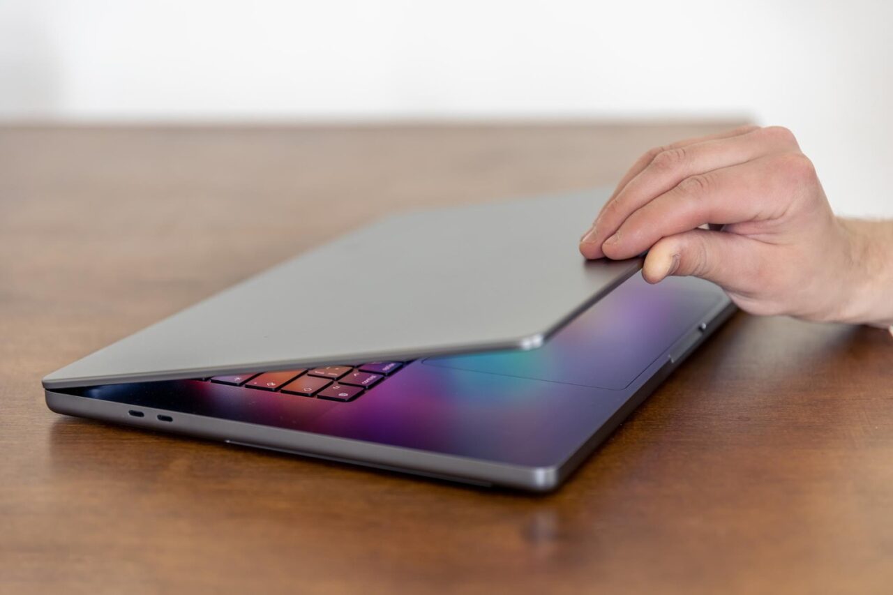 (P) Caracteristici cheie pe care să le iei în seamă dacă vrei un MacBook second-hand