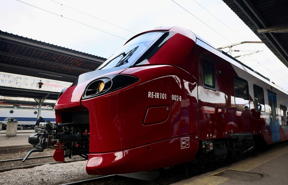 Sorin Grindeanu, după ce un tren Alstom Coradia a fost atacat cu pietre: „Atrag atenția că astfel de evenimente nu sunt izolate”