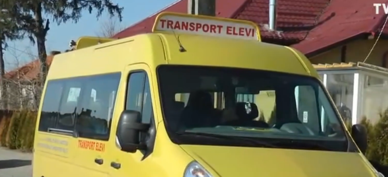 Șofer de microbuz școlar, prins BĂUT după ce a dus elevii la examen