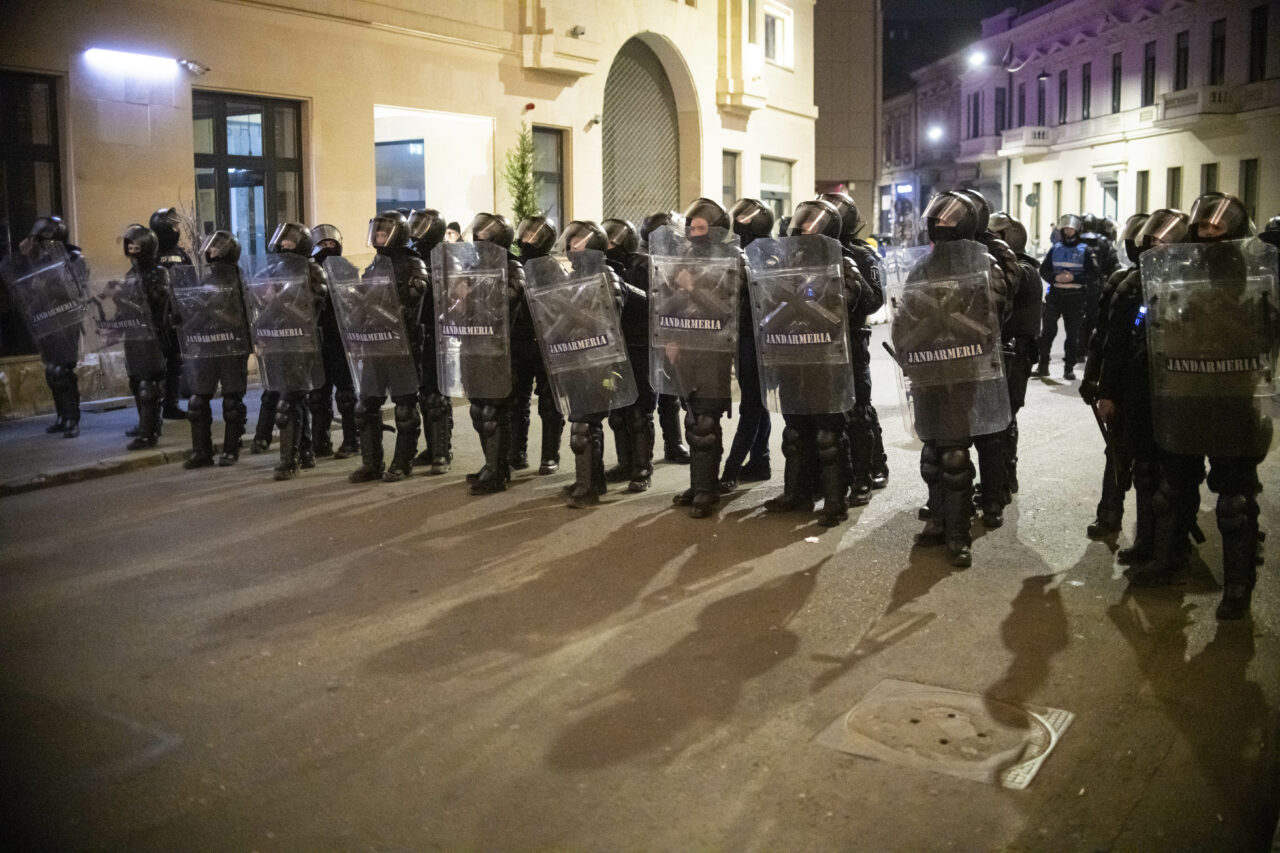 Percheziții la protestatarii violenți de la BEC, din 9 martie