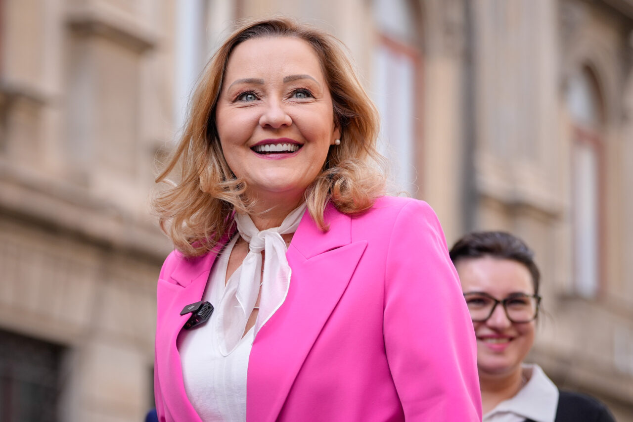 Ce avere are Elena Lasconi, candidată la PREZIDENȚIALE: A moștenit șase terenuri și două apartamente