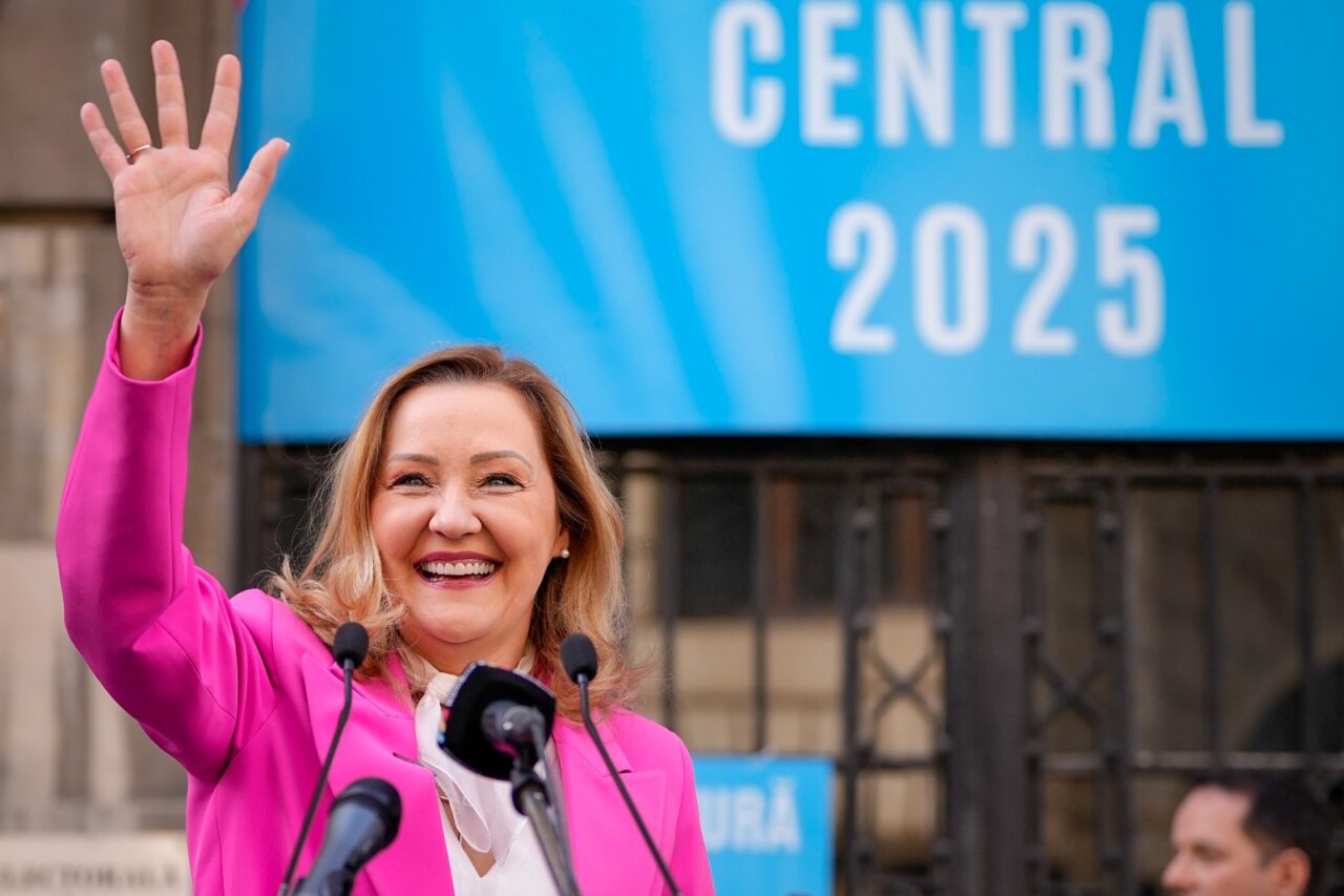 Elena Lasconi: Nu mai luaţi în calcul RETRAGEREA mea, pentru că nu se va întâmpla asta. Voi dialoga cu Nicușor Dan