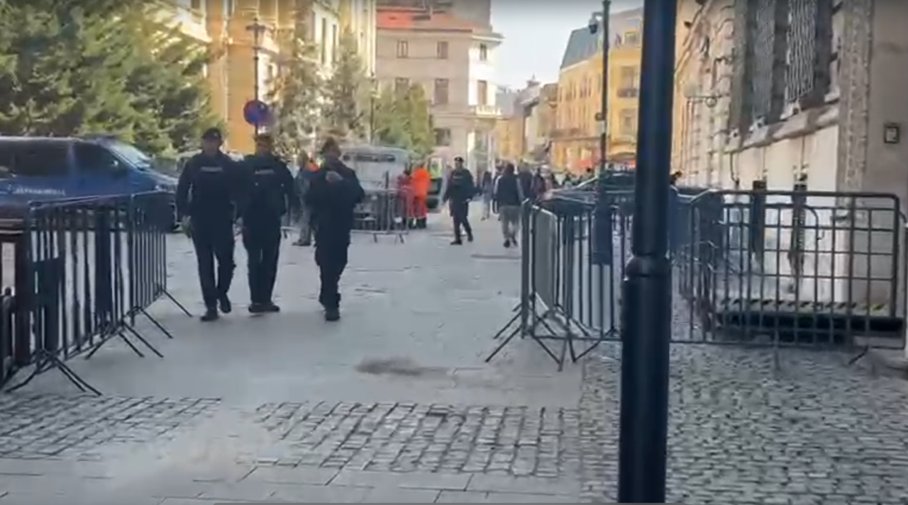Cum arată Centrul Vechi după REVOLTĂ? Aproximativ 20 de protestatari, adunați din nou în zonă