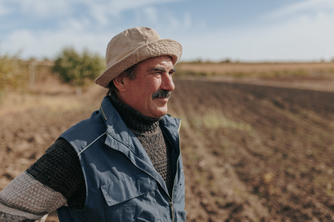 Motivul pentru care un fermier din Prahova a fost AMENDAT cu 15.000 de lei. Localncii s-au plâns de mirosul insuportabil