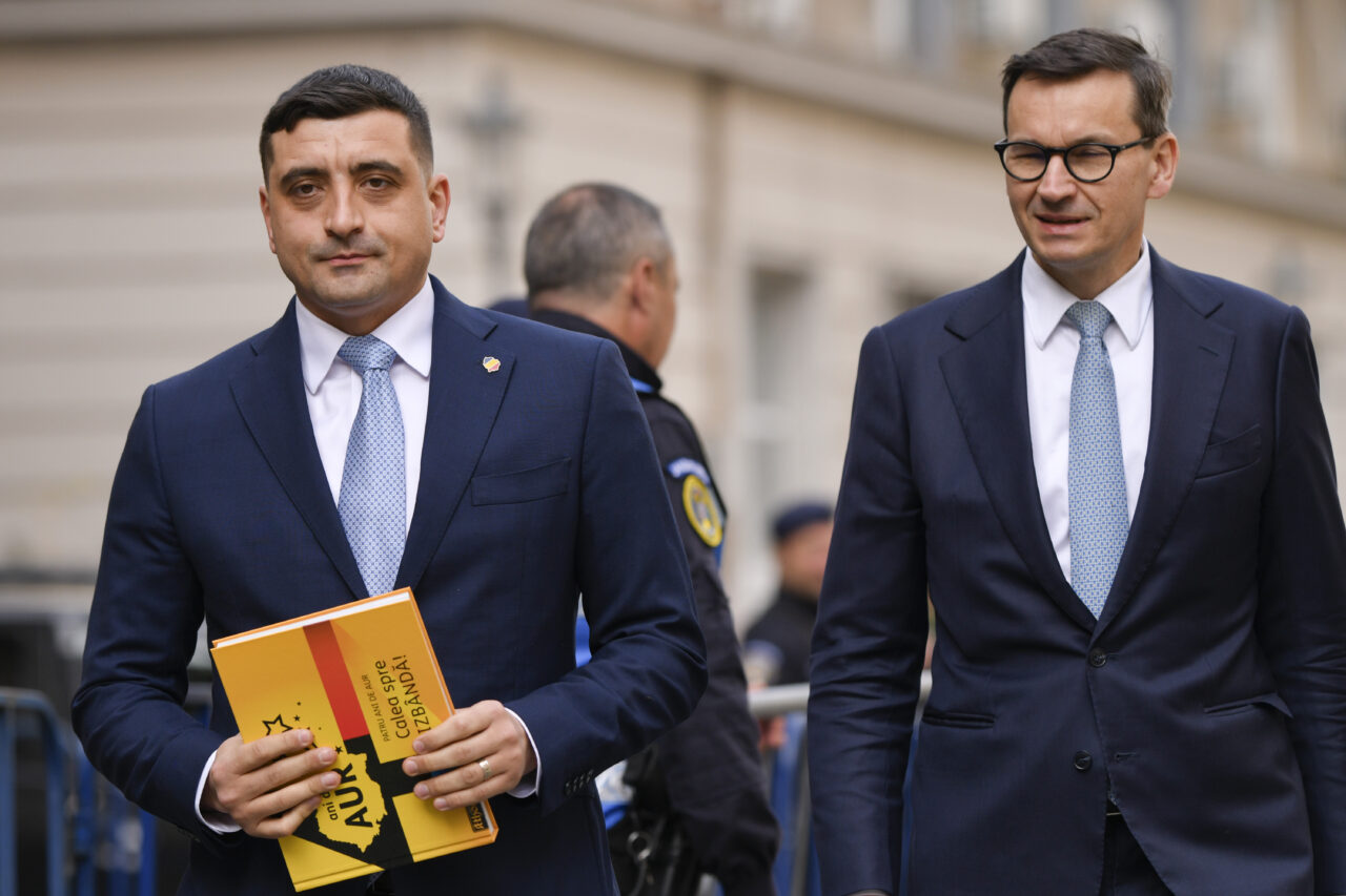 Fostul premier al Poloniei, de braț cu George Simion la BEC: „Poate fi o figură PRINCIPALĂ a întregii Europe”